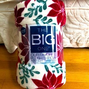 NWT Beautiful Holiday Plush Throw